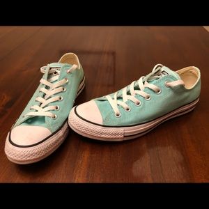 Size 9 Women’s Converse Shoes